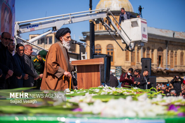 تشییع پیکر ۵ شهید جنگ رمضان در همدان