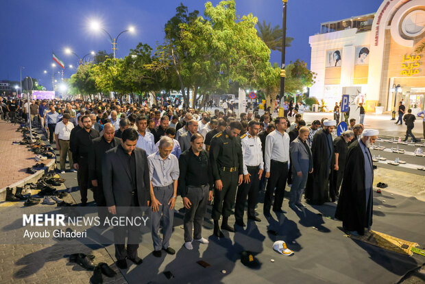 افطار همدلی و اتحاد به یاد رهبر شهید و شهدای جنگ رمضان در کیش