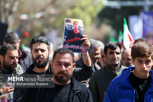 تشییع پیکر شهید مهران نجفی در شهریار