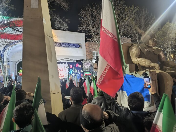 اجتماع بزرگ مردم مشهد در خیابان احمدآباد