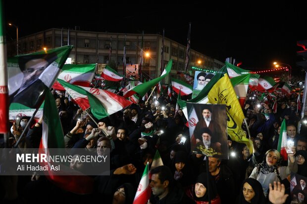اجتماع حمایت از رزمندگان در مقابله با دشمن آمریکایی - صهیونی