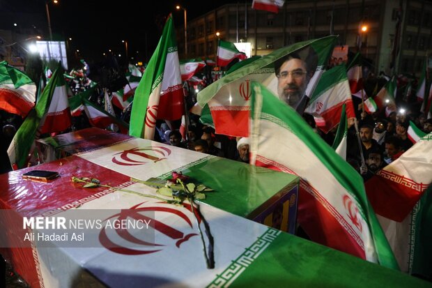 اجتماع حمایت از رزمندگان در مقابله با دشمن آمریکایی - صهیونی