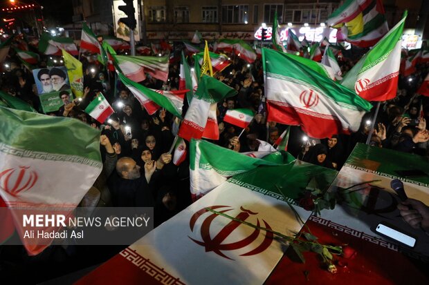 اجتماع حمایت از رزمندگان در مقابله با دشمن آمریکایی - صهیونی