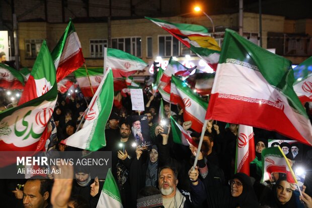 اجتماع حمایت از رزمندگان در مقابله با دشمن آمریکایی - صهیونی