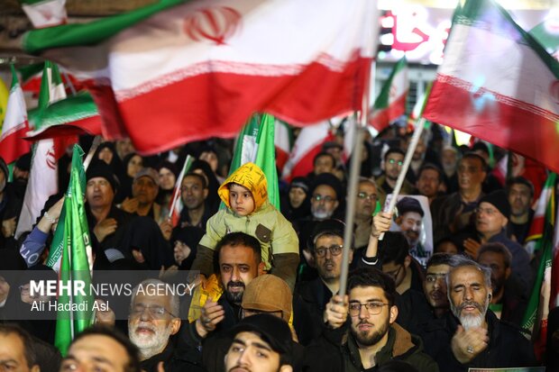 اجتماع حمایت از رزمندگان در مقابله با دشمن آمریکایی - صهیونی
