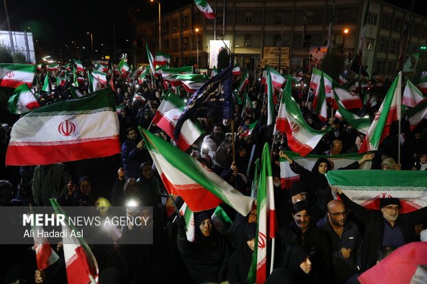 اجتماع حمایت از رزمندگان در مقابله با دشمن آمریکایی - صهیونی