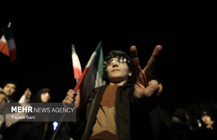 مردمانی که در برابر نمرود آتش جنگ را برای وطنشان گلستان میکنند
