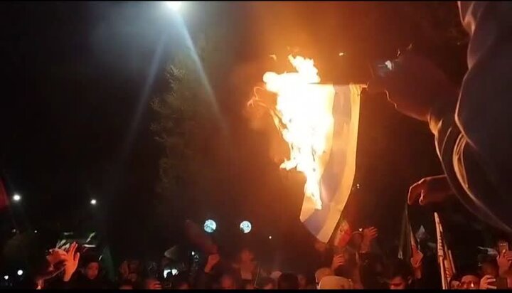 بروجردی‌ها پرچم اسرائیل را در چهارشنبه‌سوری آتش زدند