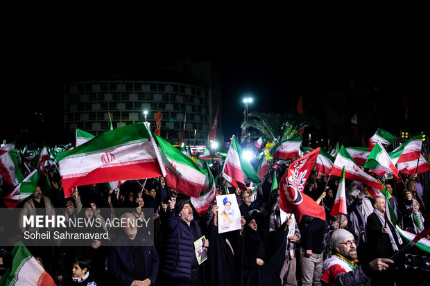 اجتماع حمایت از رزمندگان در مقابله با دشمن آمریکایی - صهیونی