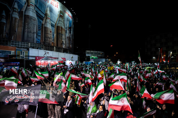 اجتماع حمایت از رزمندگان در مقابله با دشمن آمریکایی - صهیونی