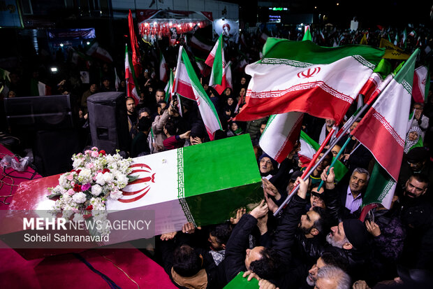 اجتماع حمایت از رزمندگان در مقابله با دشمن آمریکایی - صهیونی