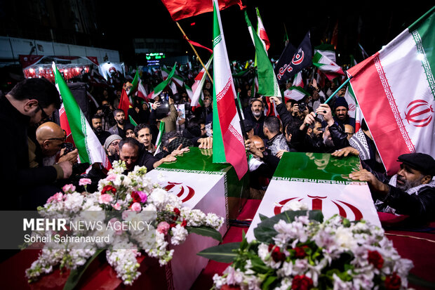 اجتماع حمایت از رزمندگان در مقابله با دشمن آمریکایی - صهیونی