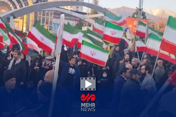 گزارش مهر از حضور مردم برای خنثیسازی تحرکات مزدوران در فلکه صادقیه گزارش مهر از حضور مردم برای خنثیسازی تحرکات مزدوران در فلکه صادقیه