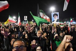 گام های استوار مردم انقلابی بیرجند؛ فریاد مرگ بر آمریکا و اسرائیل