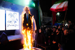 اجتماع شبانه رشتی‌ها در دفاع از امنیت کشور