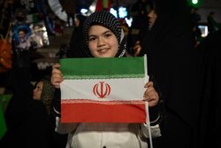 زمان ایستادگی ملت،خدا از منابعی که در حساب نمی آید،آنان را یاری می کند
