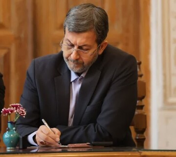 استاندار اصفهان به رهبر کاتولیک های جهان نامه نوشت