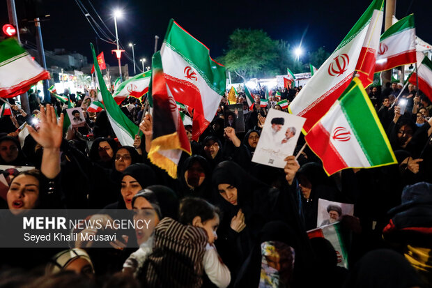 تجمع شبانه اهوازی‌ها در دفاع از امنیت کشور
