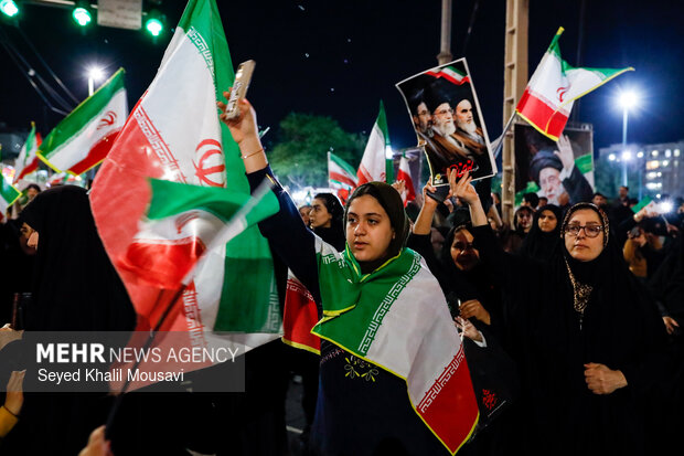 تجمع شبانه اهوازی‌ها در دفاع از امنیت کشور