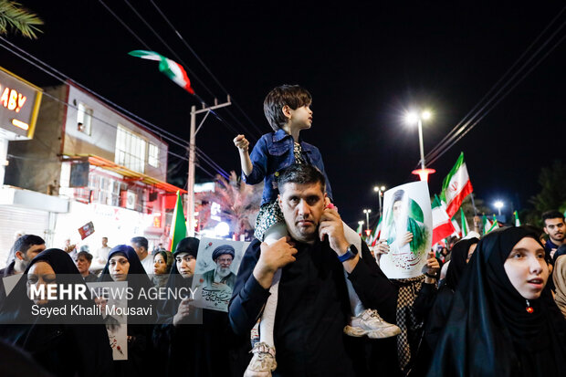 تجمع شبانه اهوازی‌ها در دفاع از امنیت کشور