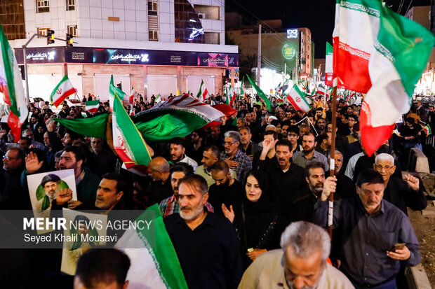 تجمع شبانه اهوازی‌ها در دفاع از امنیت کشور