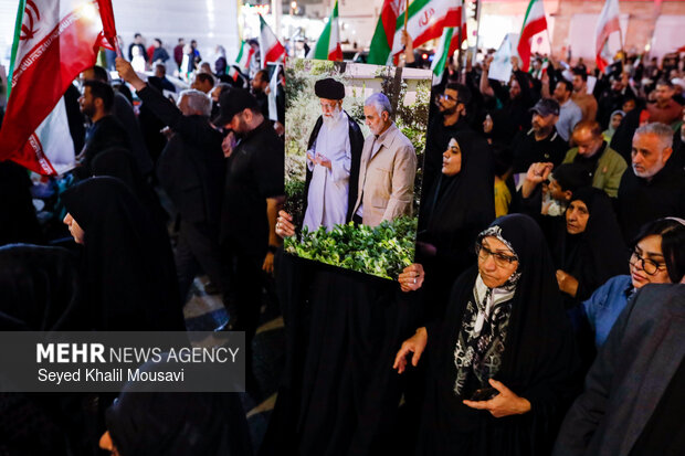 تجمع شبانه اهوازی‌ها در دفاع از امنیت کشور