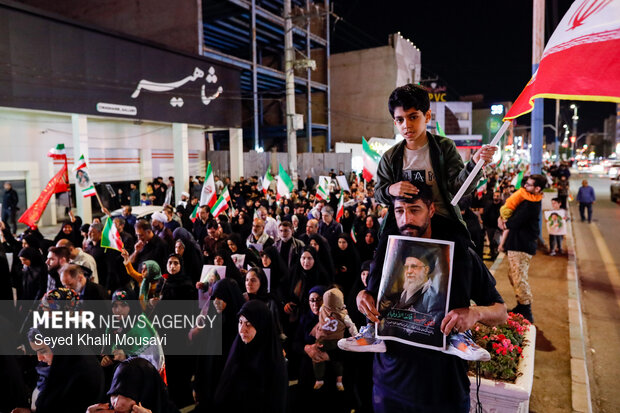 تجمع شبانه اهوازی‌ها در دفاع از امنیت کشور