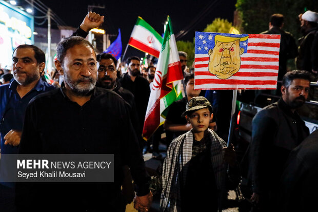 تجمع شبانه اهوازی‌ها در دفاع از امنیت کشور