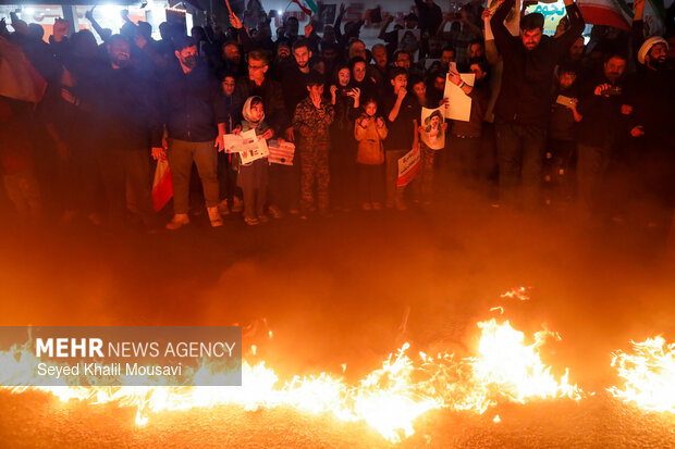 تجمع شبانه اهوازی‌ها در دفاع از امنیت کشور