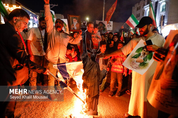تجمع شبانه اهوازی‌ها در دفاع از امنیت کشور