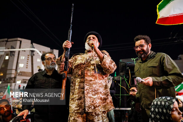 تجمع شبانه اهوازی‌ها در دفاع از امنیت کشور