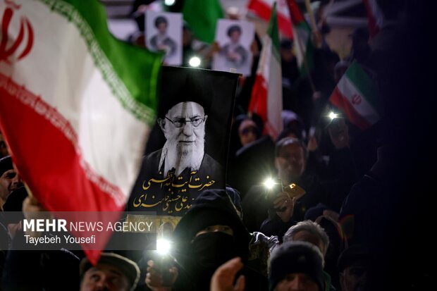 اجتماع شبانه همدانی‌ها در دفاع از امنیت کشور