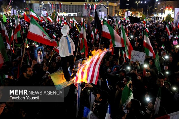 اجتماع شبانه همدانی‌ها در دفاع از امنیت کشور