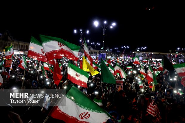 اجتماع شبانه همدانی‌ها در دفاع از امنیت کشور