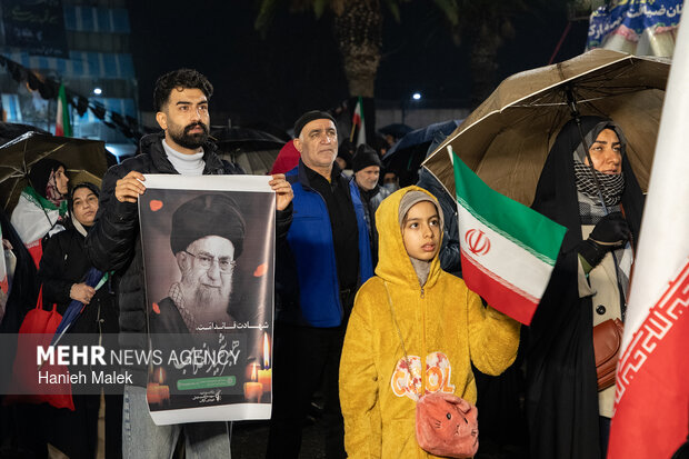 اجتماع شبانه گرگانی‌ها در دفاع از امنیت کشور