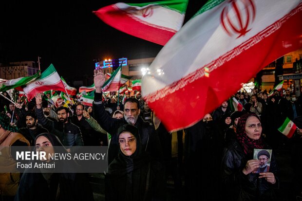 اجتماع حمایت از رزمندگان در مقابله با دشمن آمریکایی - صهیونی