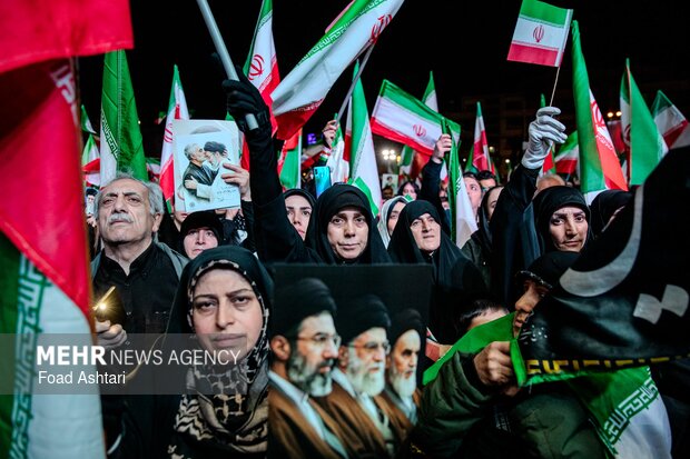 اجتماع حمایت از رزمندگان در مقابله با دشمن آمریکایی - صهیونی