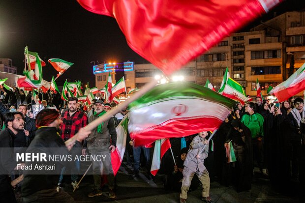 اجتماع حمایت از رزمندگان در مقابله با دشمن آمریکایی - صهیونی