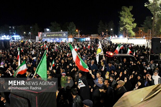 اجتماع شبانه بیرجندی‌ها در دفاع از امنیت کشور
