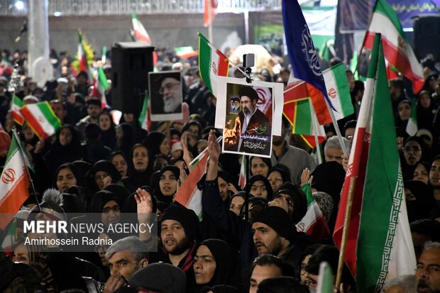 اجتماع شبانه بیرجندی‌ها در دفاع از امنیت کشور
