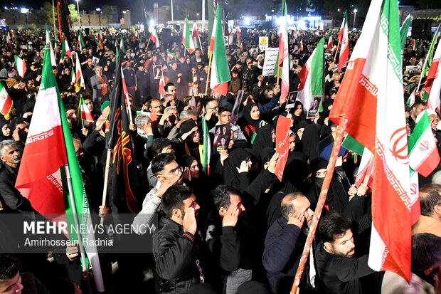 اجتماع شبانه بیرجندی‌ها در دفاع از امنیت کشور