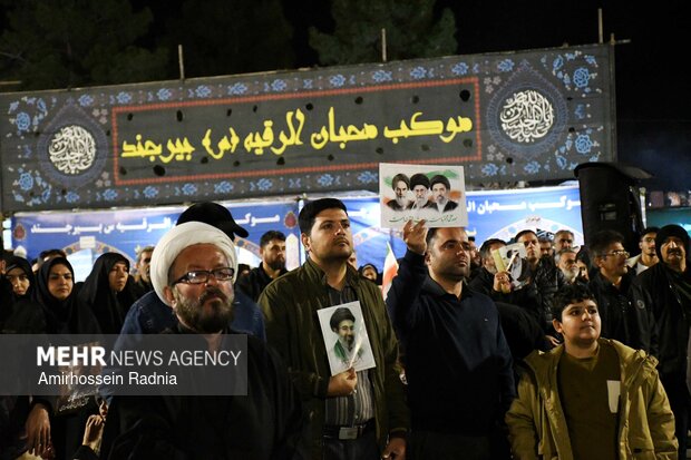 اجتماع شبانه بیرجندی‌ها در دفاع از امنیت کشور