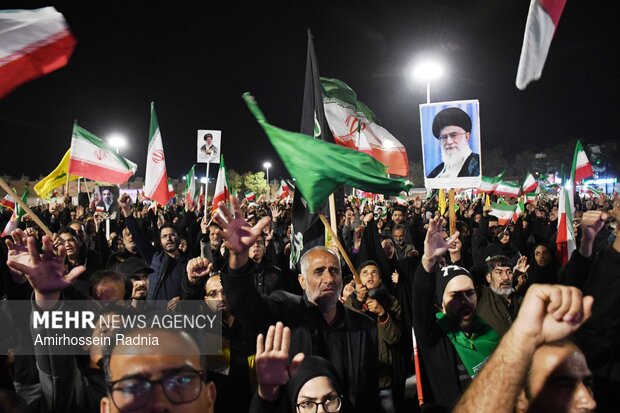 گام های استوار مردم انقلابی بیرجند؛ فریاد مرگ بر آمریکا و اسرائیل