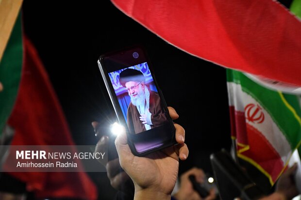 اجتماع شبانه بیرجندی‌ها در دفاع از امنیت کشور