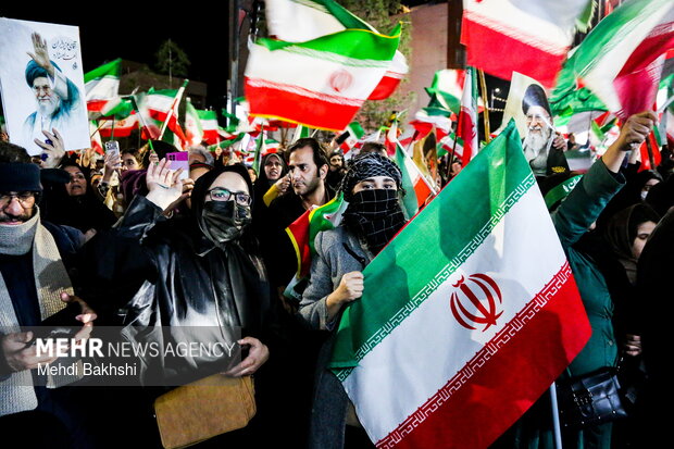 شبهای شور و عشق به وطن؛ مردم قم پرچمدار حمایت از انقلاب اسلامی