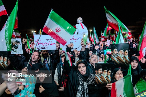 اجتماع حمایت از رزمندگان در مقابله با دشمن آمریکایی - صهیونی