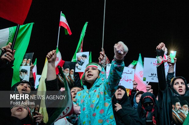 اجتماع حمایت از رزمندگان در مقابله با دشمن آمریکایی - صهیونی