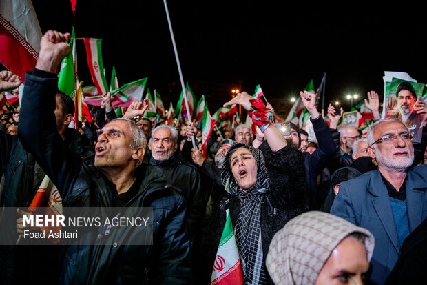 اجتماع حمایت از رزمندگان در مقابله با دشمن آمریکایی - صهیونی