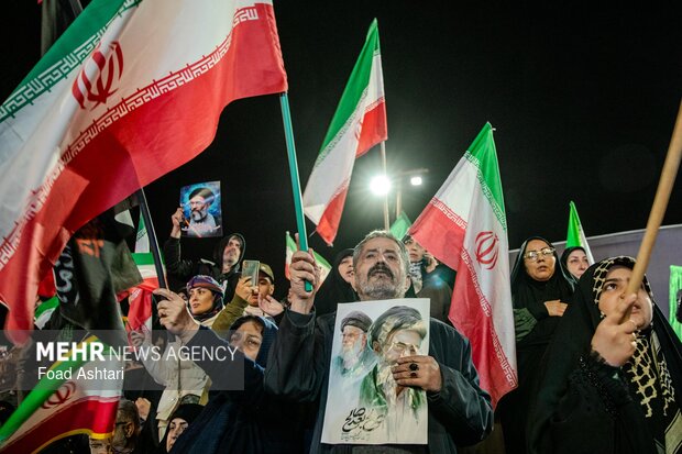 اجتماع حمایت از رزمندگان در مقابله با دشمن آمریکایی - صهیونی