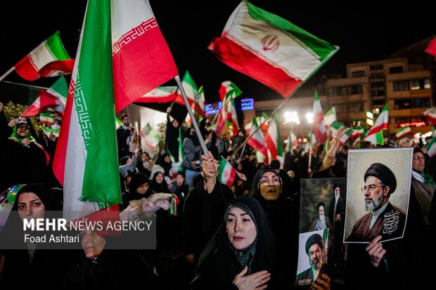 اجتماع حمایت از رزمندگان در مقابله با دشمن آمریکایی - صهیونی